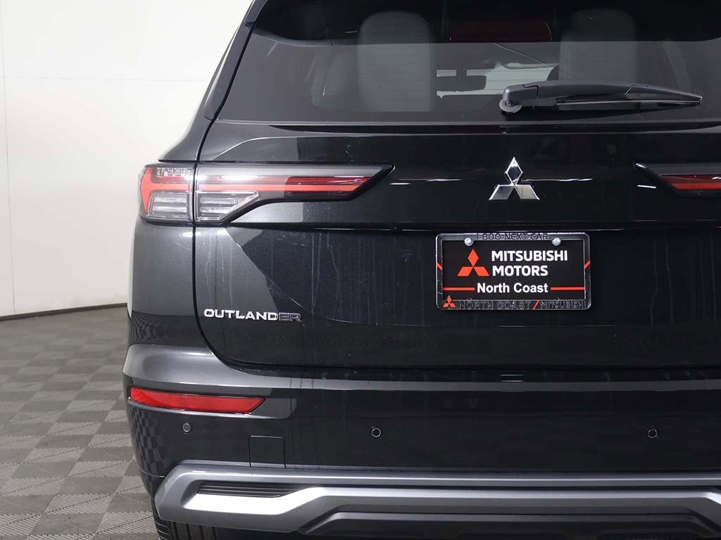 New 2025 Mitsubishi Outlander AWD image 19
