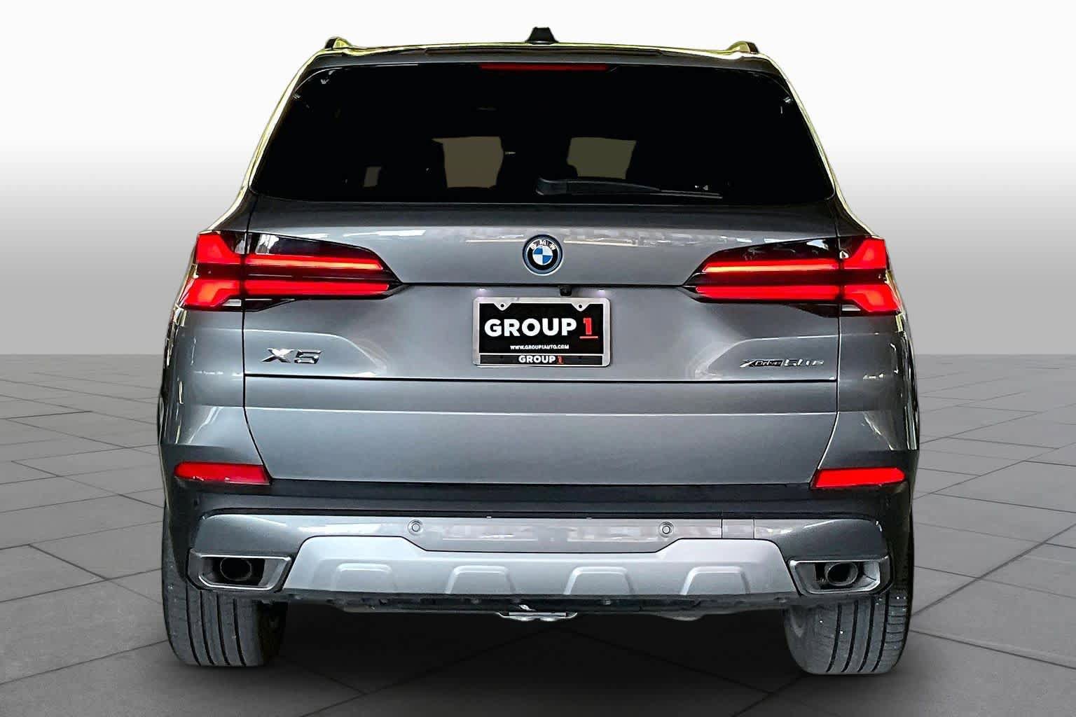 Used 2024 BMW X5 xDrive50e w/ Parking Assistance Package AWD/4WD image 4
