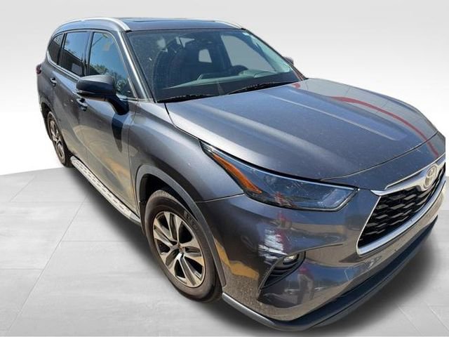 Used 2022 Toyota Highlander XLE image 9