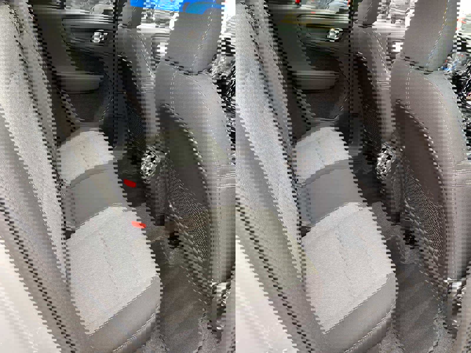 Used 2024 Volvo XC40 B5 Core image 24