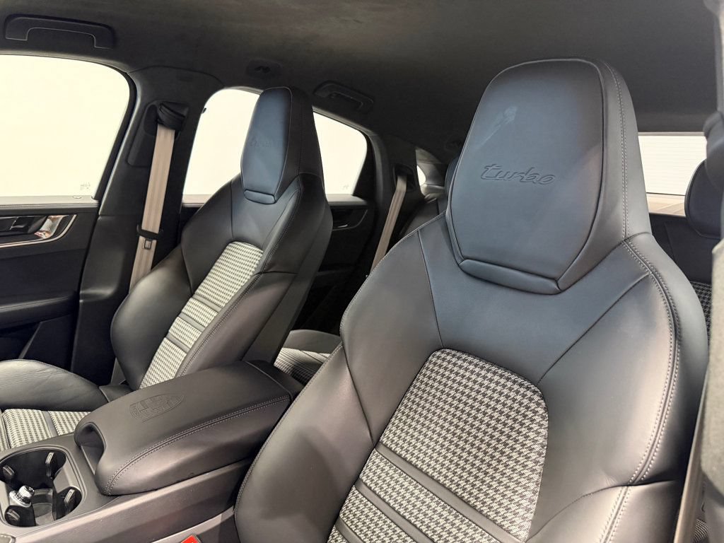 Used 2025 Porsche Cayenne Turbo AWD/4WD image 13