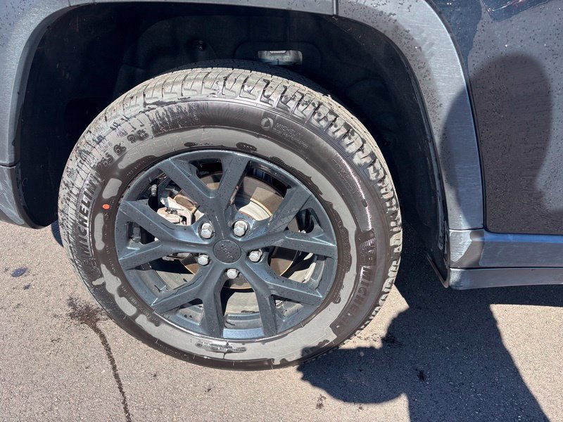 Used 2025 Jeep Grand Cherokee Altitude AWD/4WD image 17