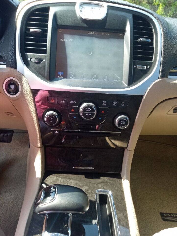 Used 2013 Chrysler 300 RWD image 25