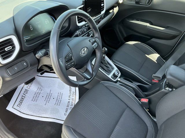 Used 2025 Hyundai Venue Limited FWD image 13