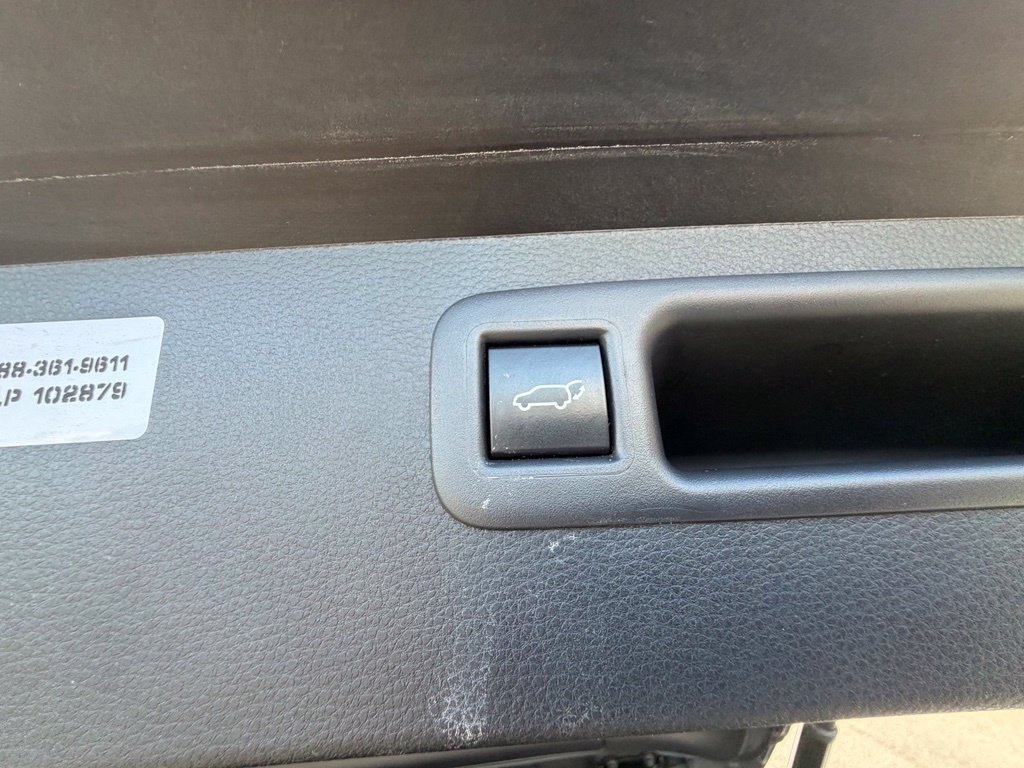 Used 2023 Toyota Highlander XLE AWD/4WD image 45