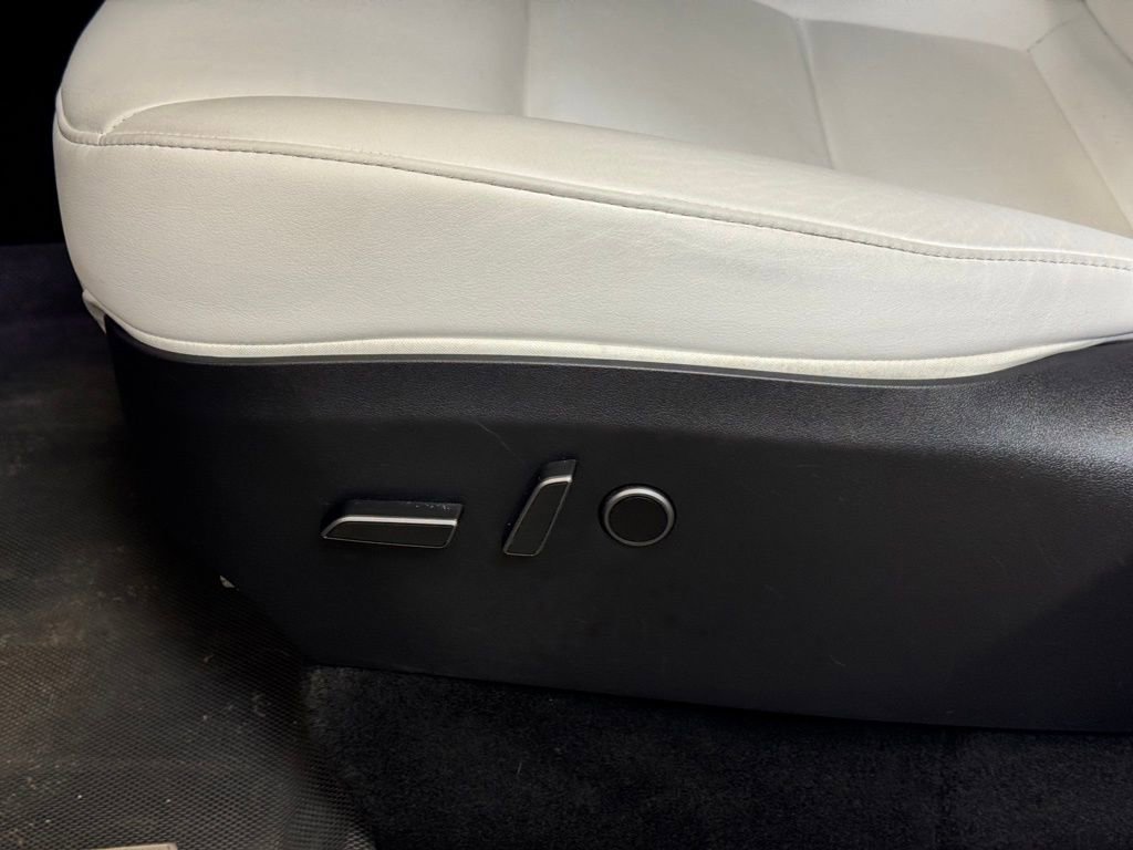 Used 2023 Tesla Model Y Long Range AWD/4WD image 11