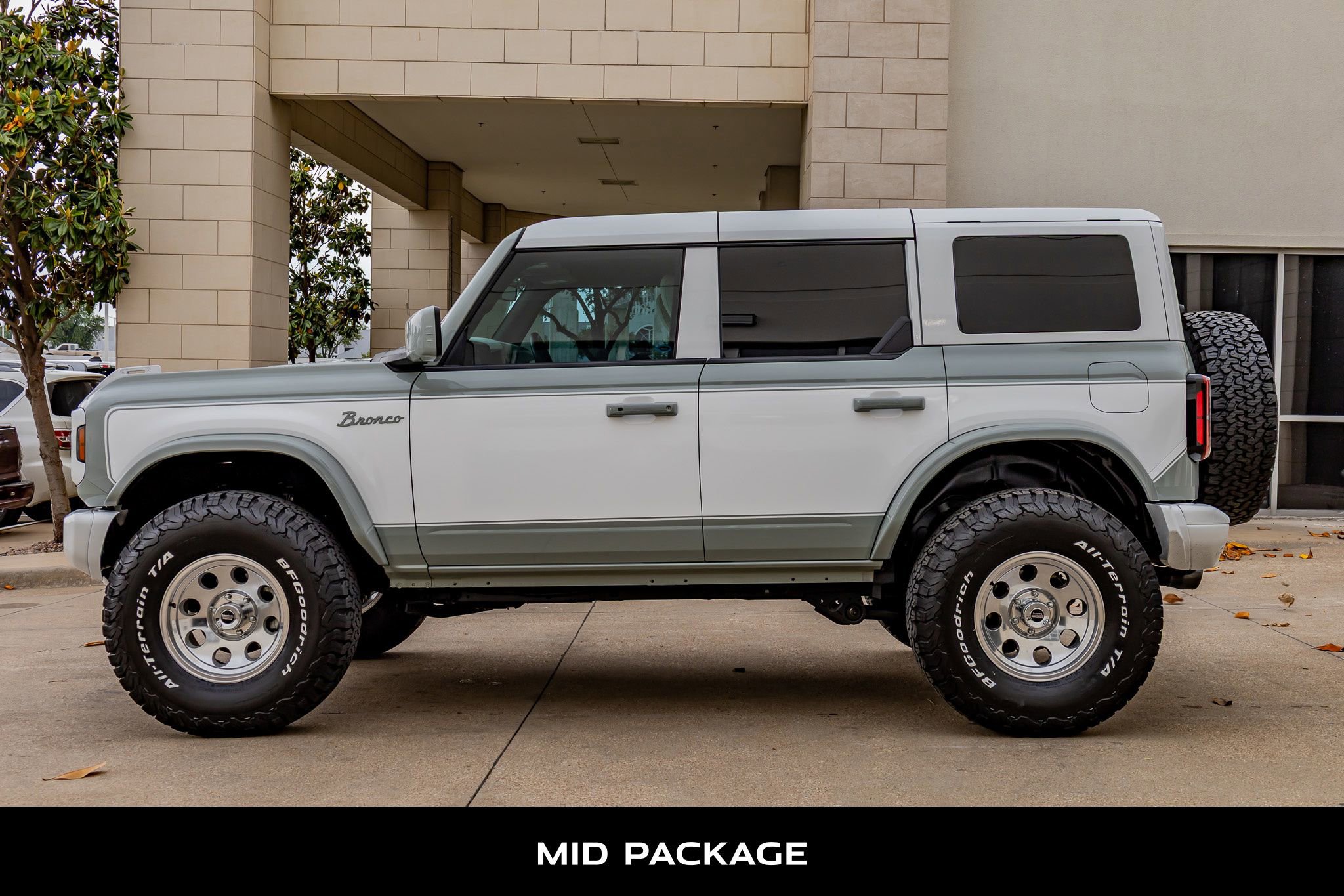 Used 2023 Ford Bronco Heritage Edition AWD/4WD image 6