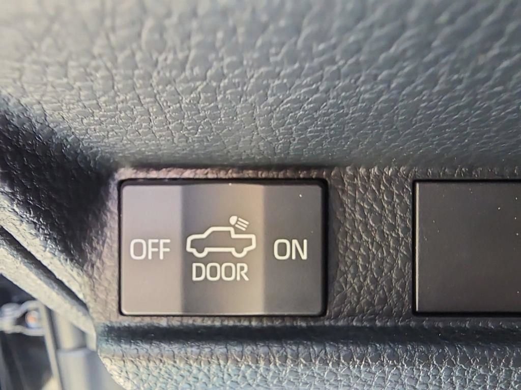 Used 2024 Toyota Tacoma TRD Off-Road AWD/4WD image 19