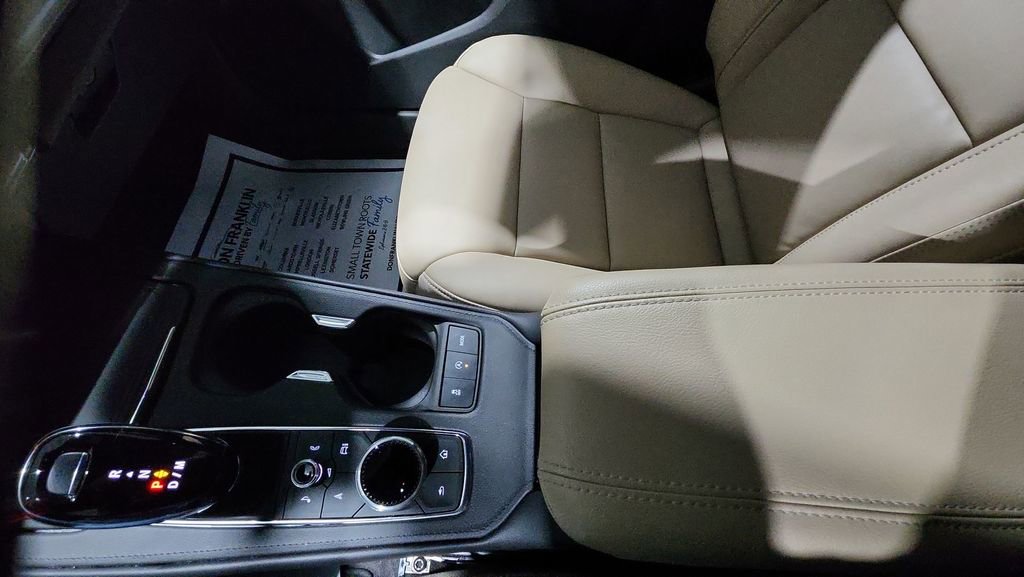 Used 2024 Cadillac XT4 Premium Luxury image 25