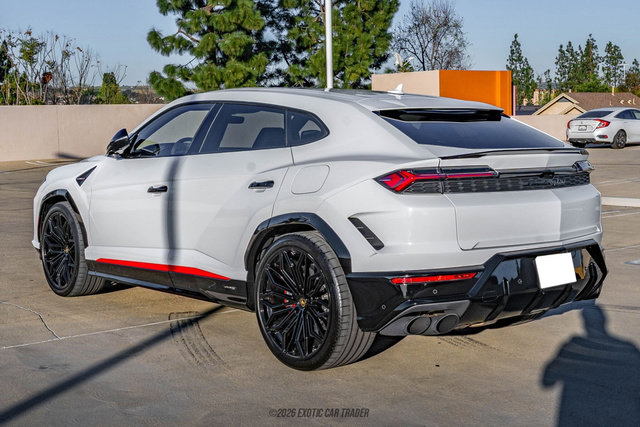 Used 2025 Lamborghini Urus SE AWD/4WD image 6