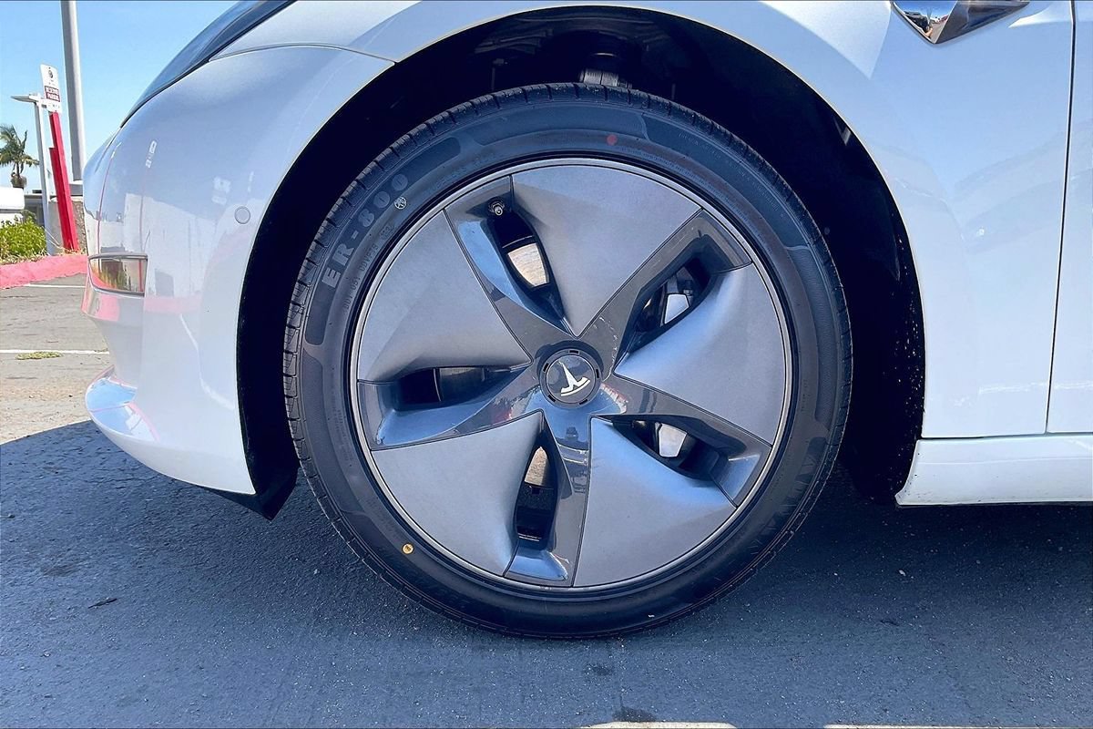 Used 2020 Tesla Model 3 Standard Range Plus RWD image 24