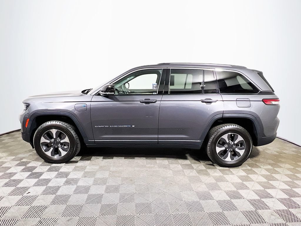 Used 2022 Jeep Grand Cherokee Limited 4xe w/ Luxury Tech Group II AWD/4WD image 4