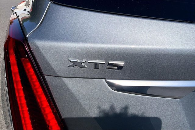Used 2024 Cadillac XT5 Premium Luxury w/ LPO, Floor Liner Package AWD/4WD image 7