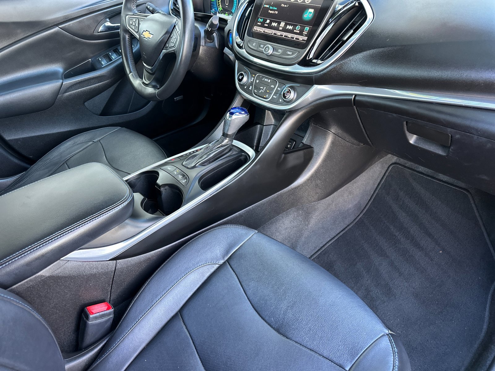 Used 2017 Chevrolet Volt Premier w/ Driver Confidence II Package image 18