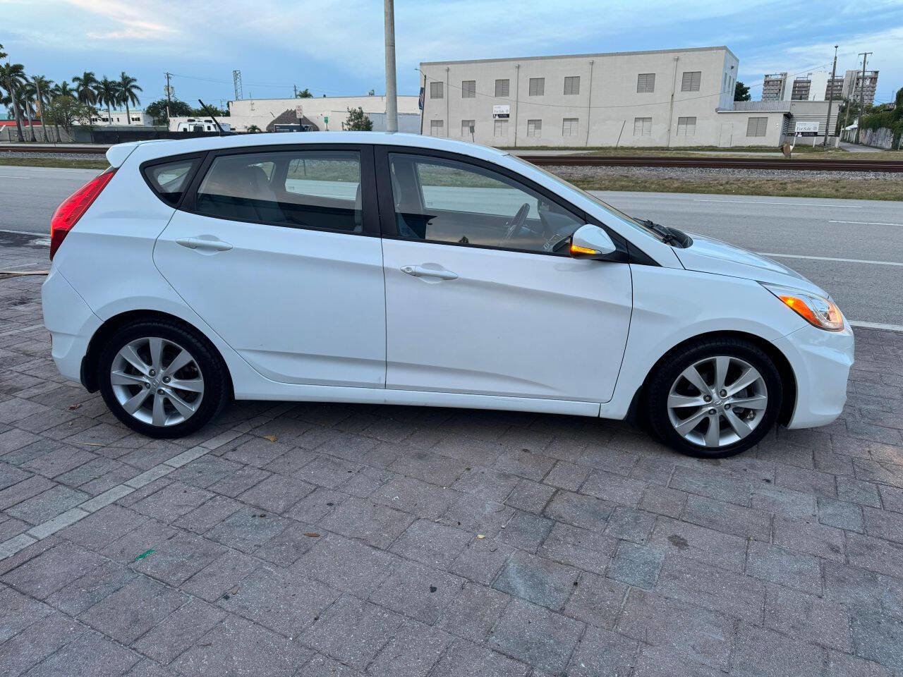 Used 2014 Hyundai Accent SE FWD image 8