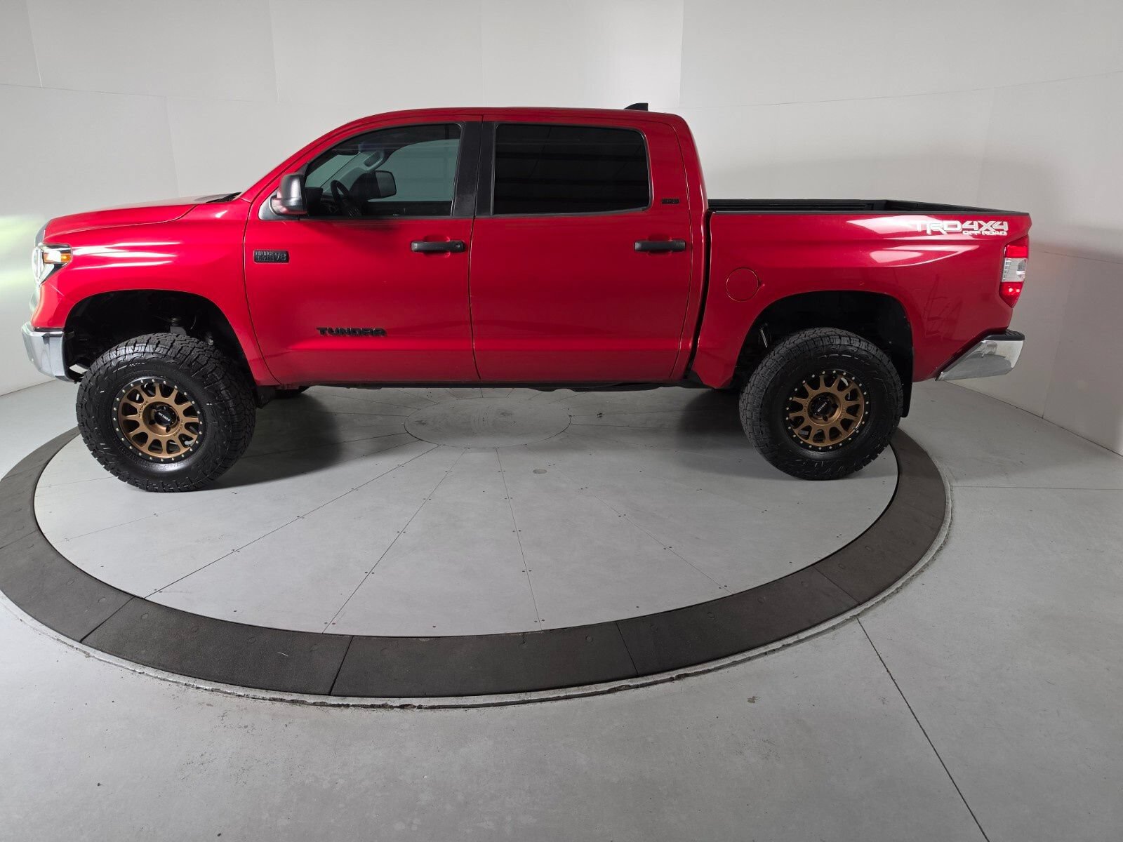 Used 2020 Toyota Tundra SR5 w/ TRD Off-Road Package AWD/4WD image 2