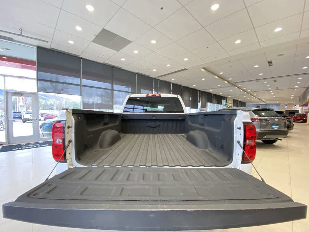 Used 2018 Chevrolet Silverado 1500 LT AWD/4WD image 24