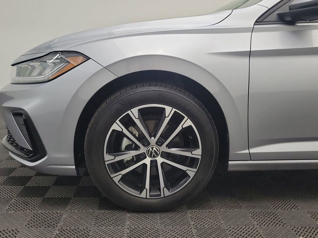 Used 2025 Volkswagen Jetta Sport image 9