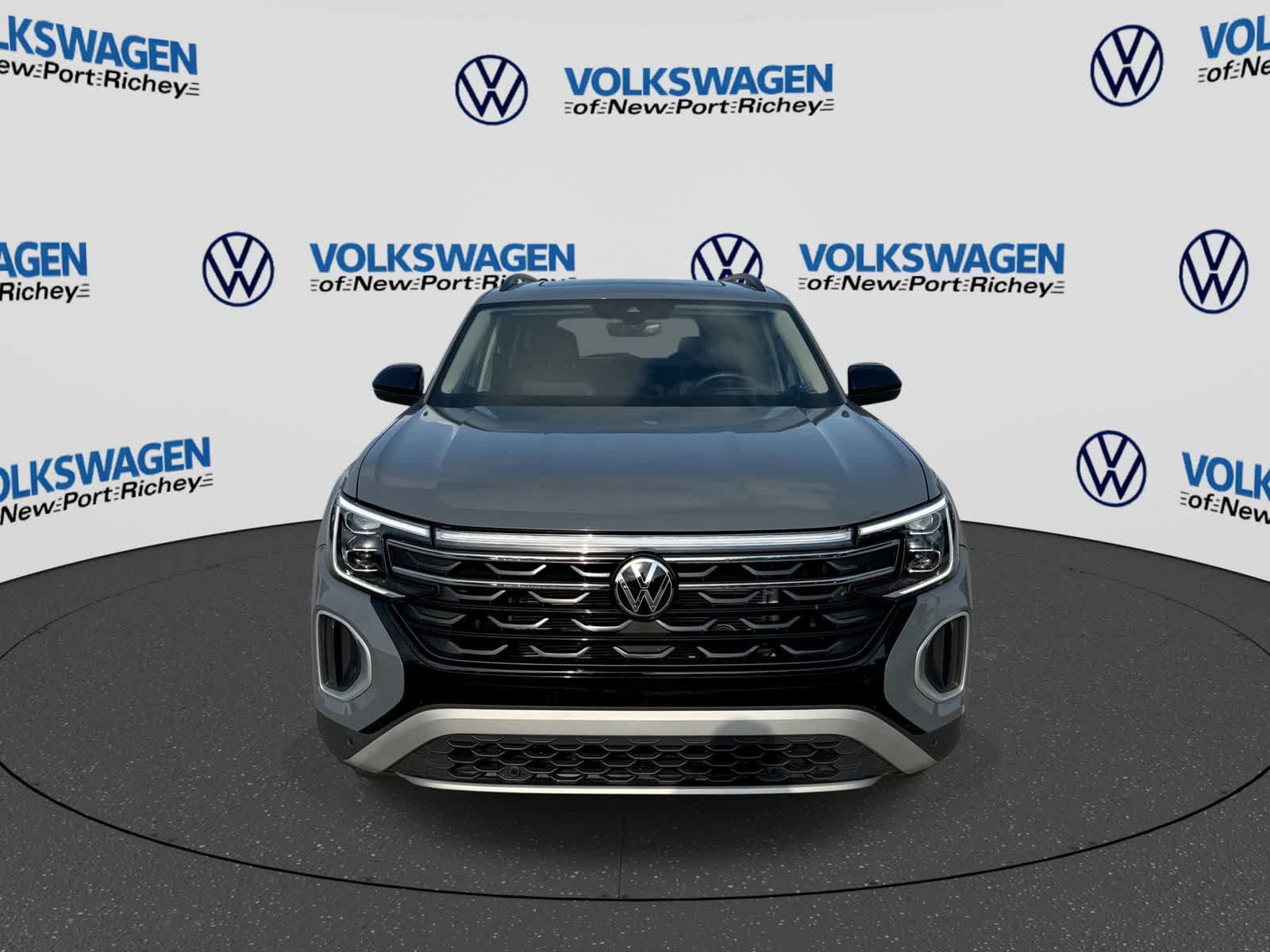 Used 2024 Volkswagen Atlas Peak Edition SEL AWD/4WD image 17