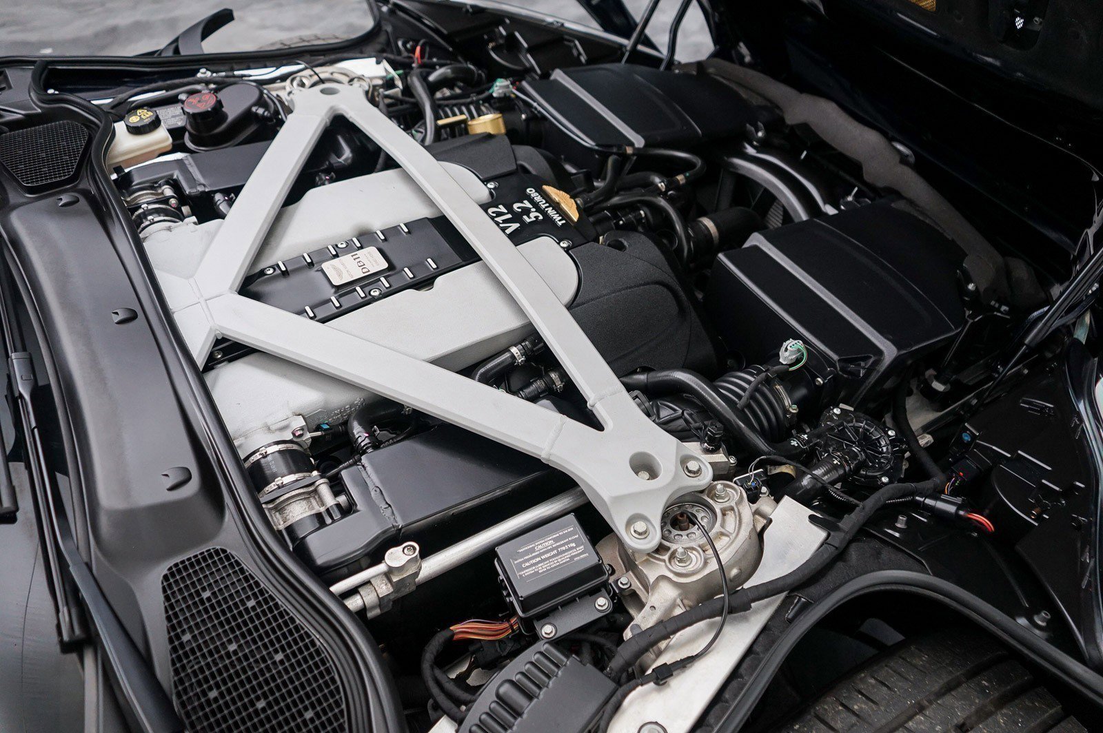 Used 2017 Aston Martin DB11 V12 image 31