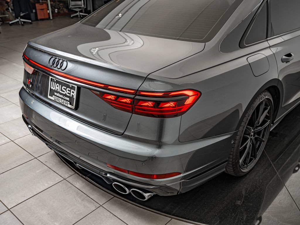 Used 2022 Audi S8 AWD/4WD image 17