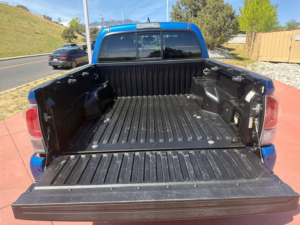 Used 2016 Toyota Tacoma Limited w/ Towing Package AWD/4WD image 23