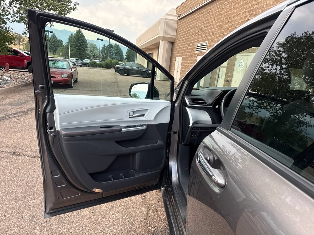 Used 2022 Toyota Sienna XSE w/ XSE Plus Package FWD image 12