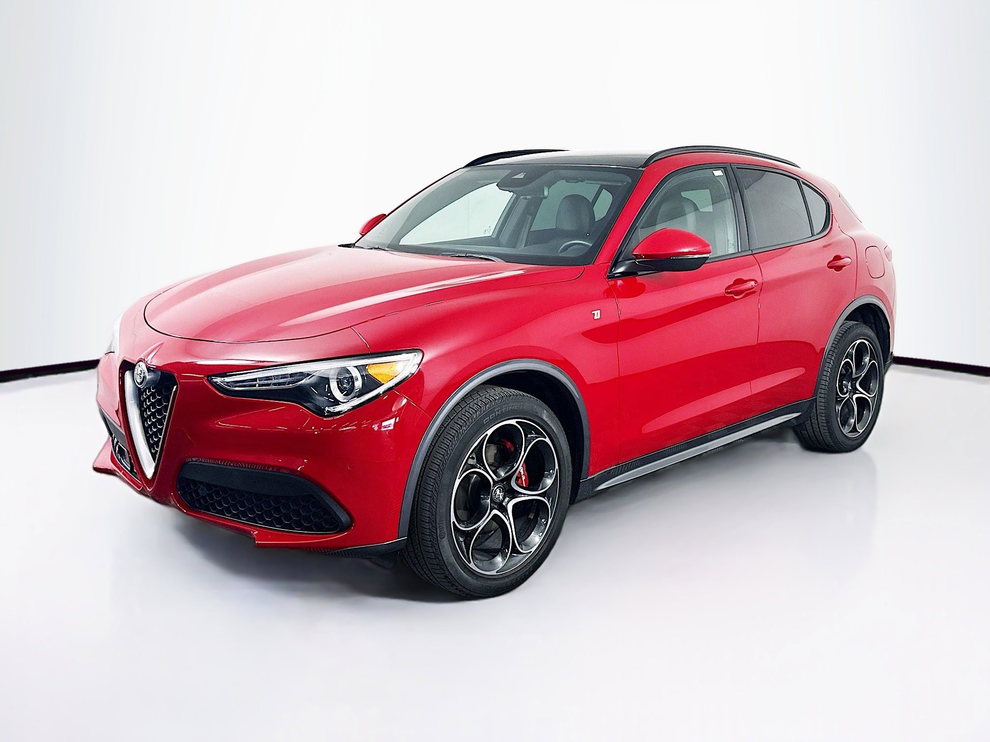 Used 2023 Alfa Romeo Stelvio Ti image 3
