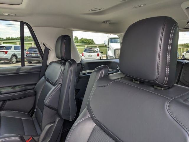 Used 2025 Ford Expedition Platinum AWD/4WD image 21