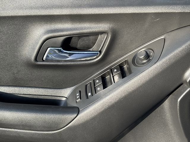Certified 2021 Chevrolet Trax LT w/ LT Convenience Package image 20