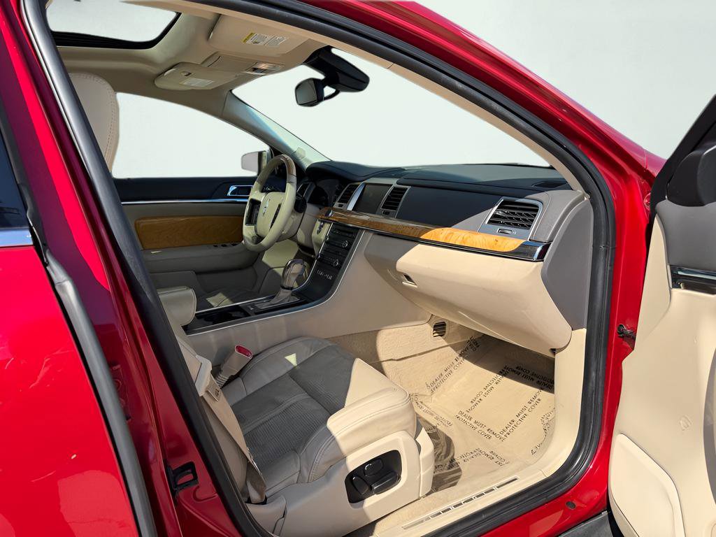 Used 2010 Lincoln MKS image 32