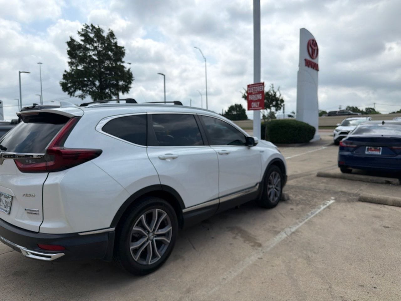 Used 2022 Honda CR-V Touring image 4