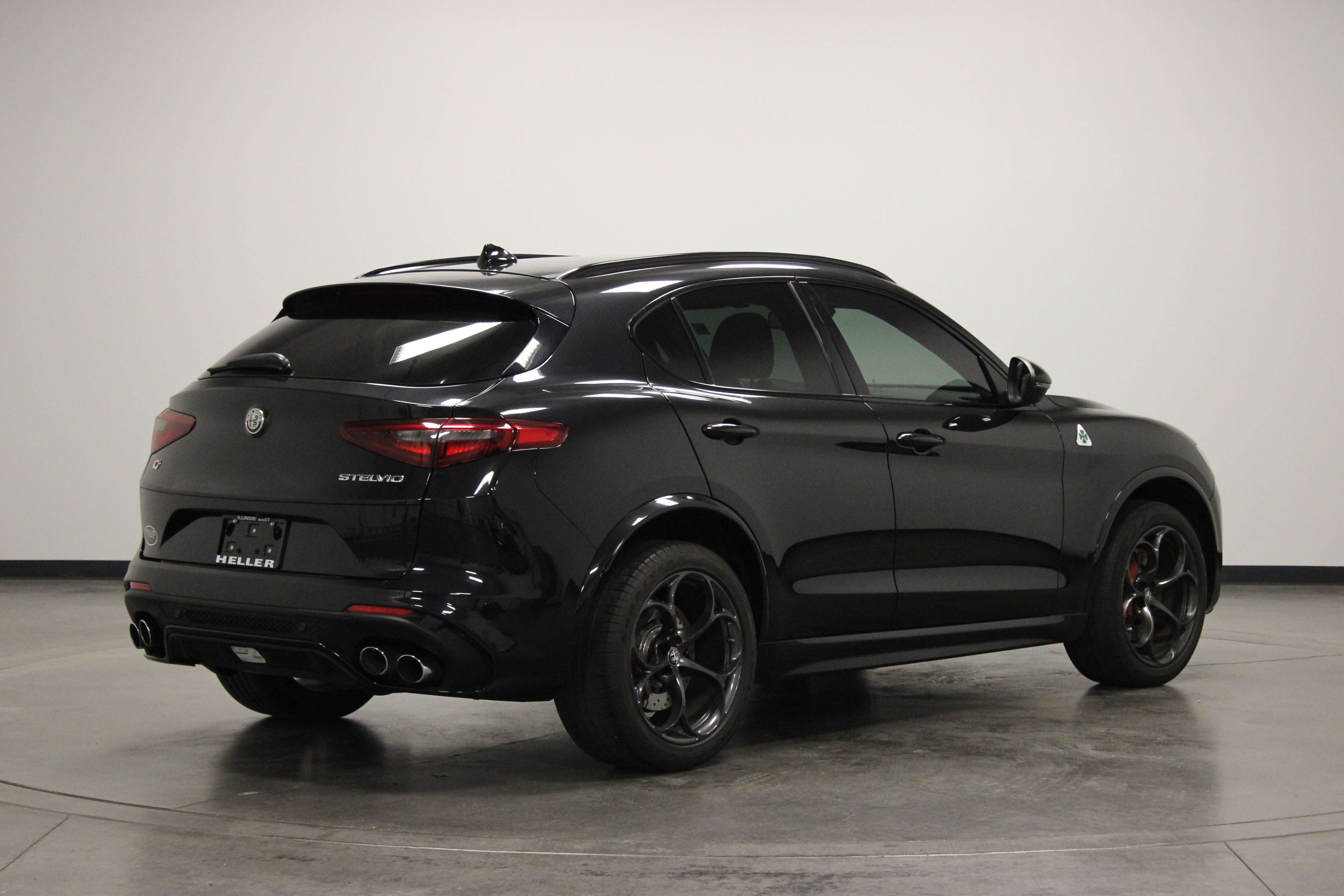 Used 2022 Alfa Romeo Stelvio Quadrifoglio w/ Active Assist Plus Package AWD/4WD image 8