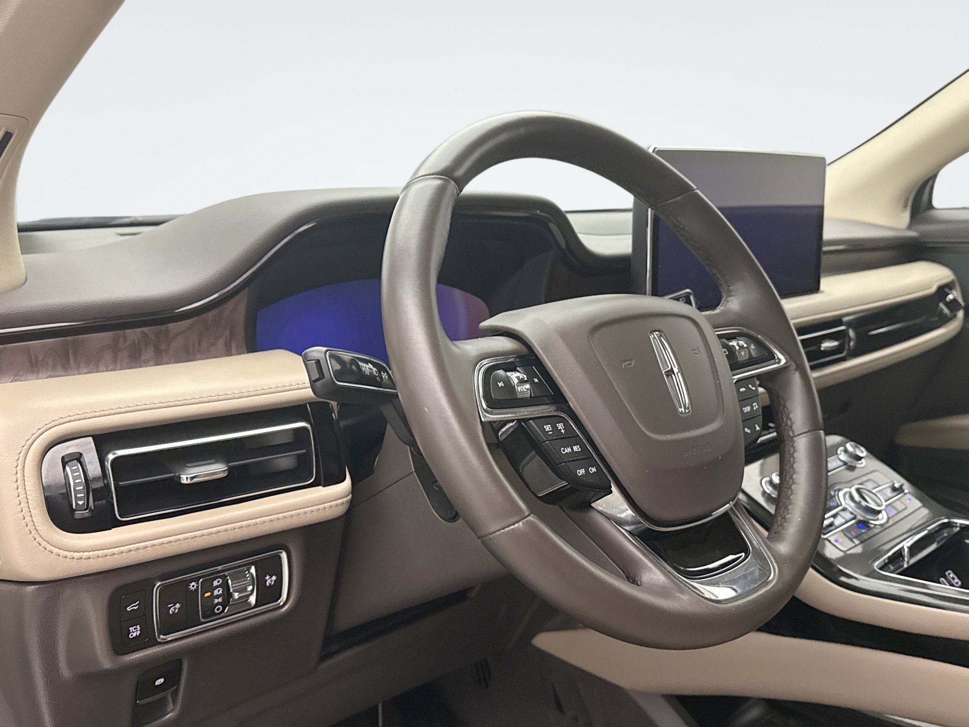 Used 2023 Lincoln Nautilus Reserve AWD/4WD image 7