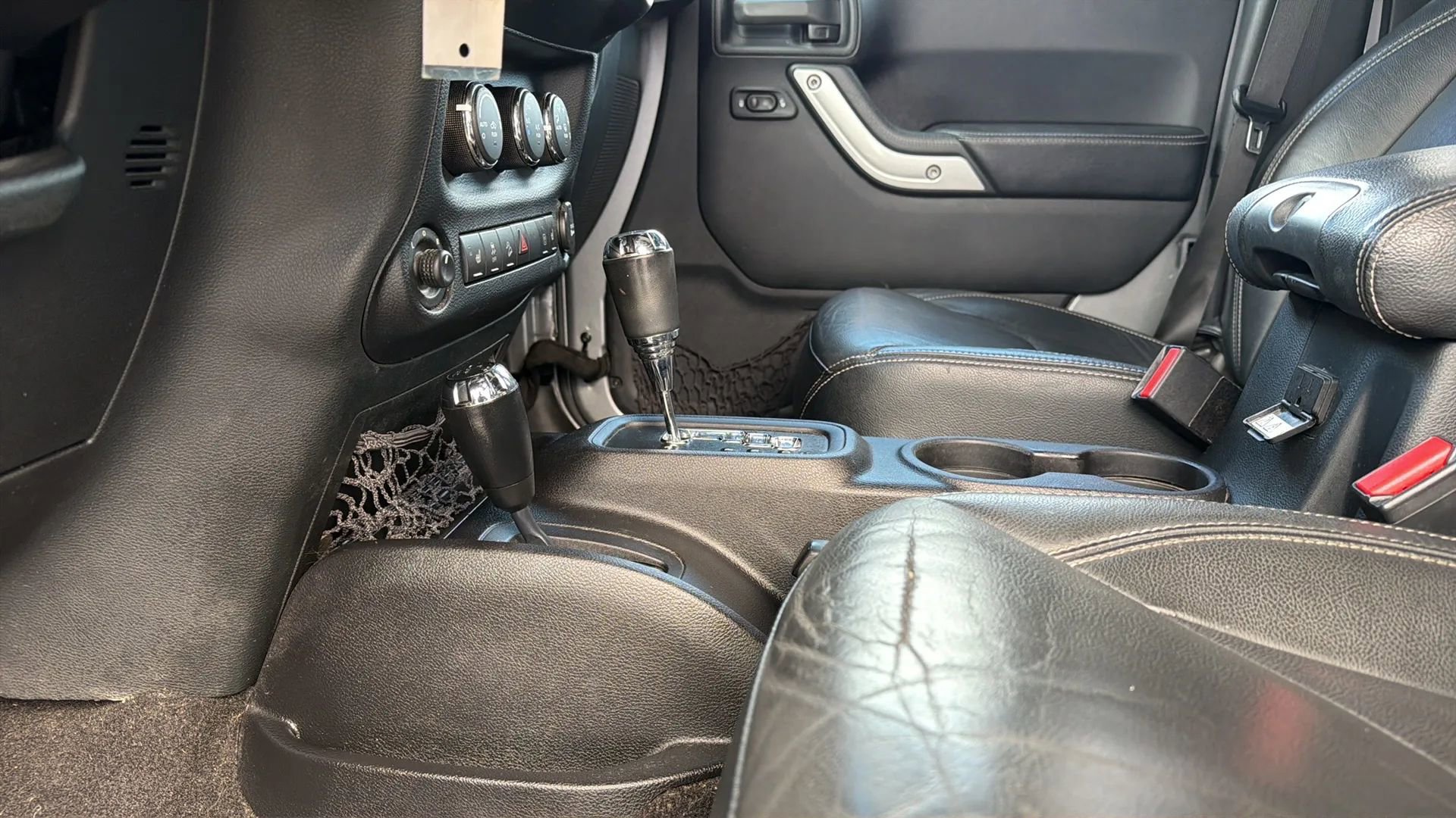 Used 2016 Jeep Wrangler Unlimited Rubicon image 63