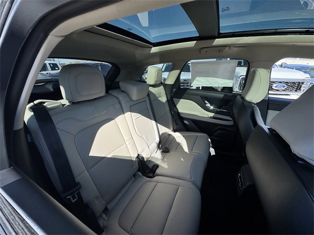 New 2026 Lincoln Corsair Premiere image 13