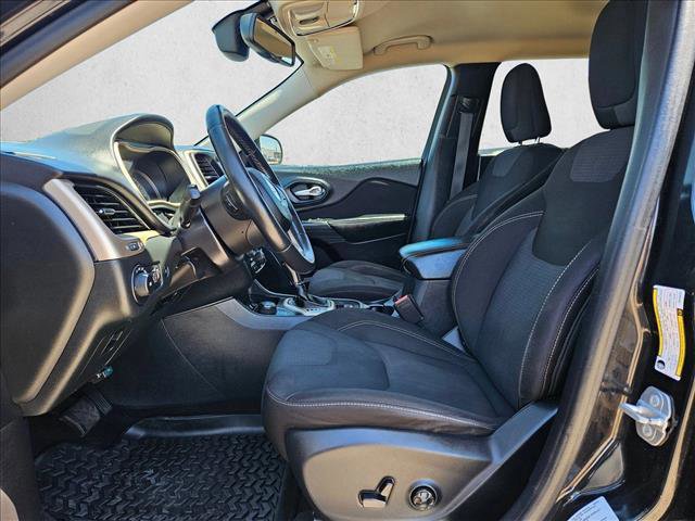 Used 2015 Jeep Cherokee Latitude w/ Comfort/Convenience Group AWD/4WD image 21