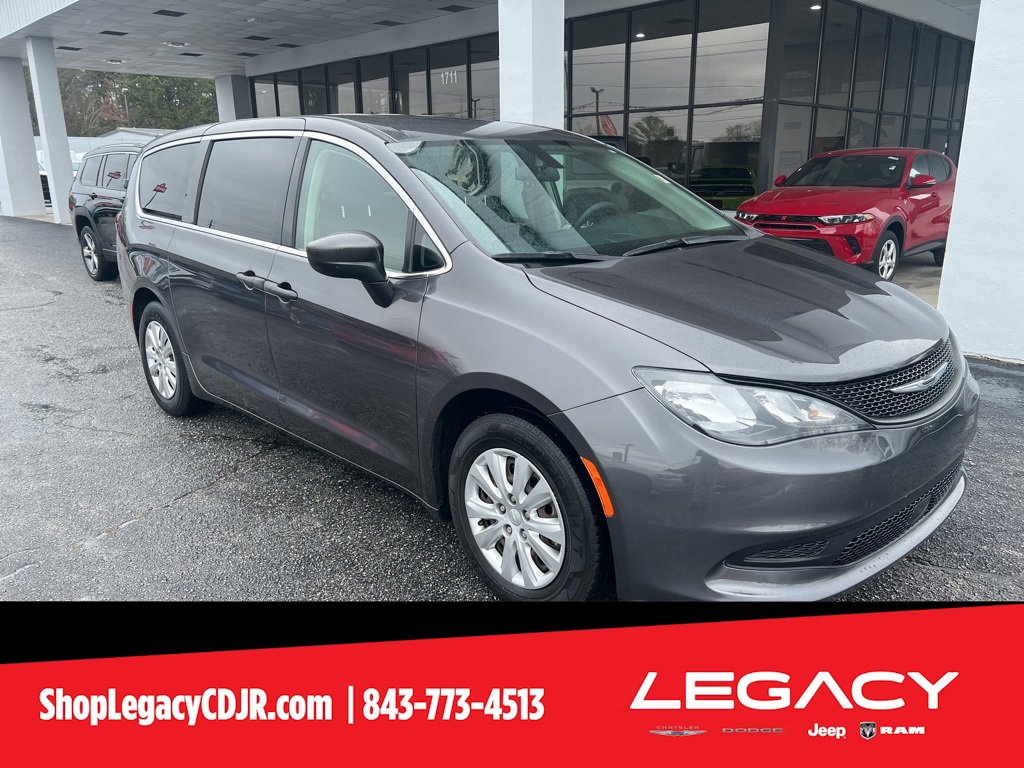 Certified 2021 Chrysler Voyager L image 4