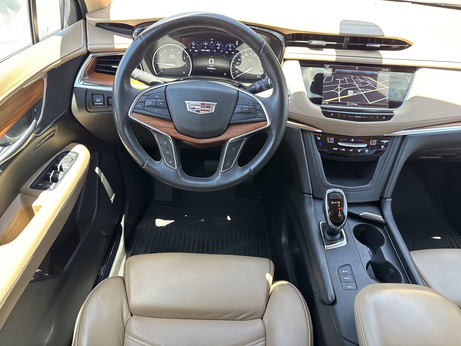 Used 2017 Cadillac XT5 Platinum w/ Driver Assist Package AWD/4WD image 13