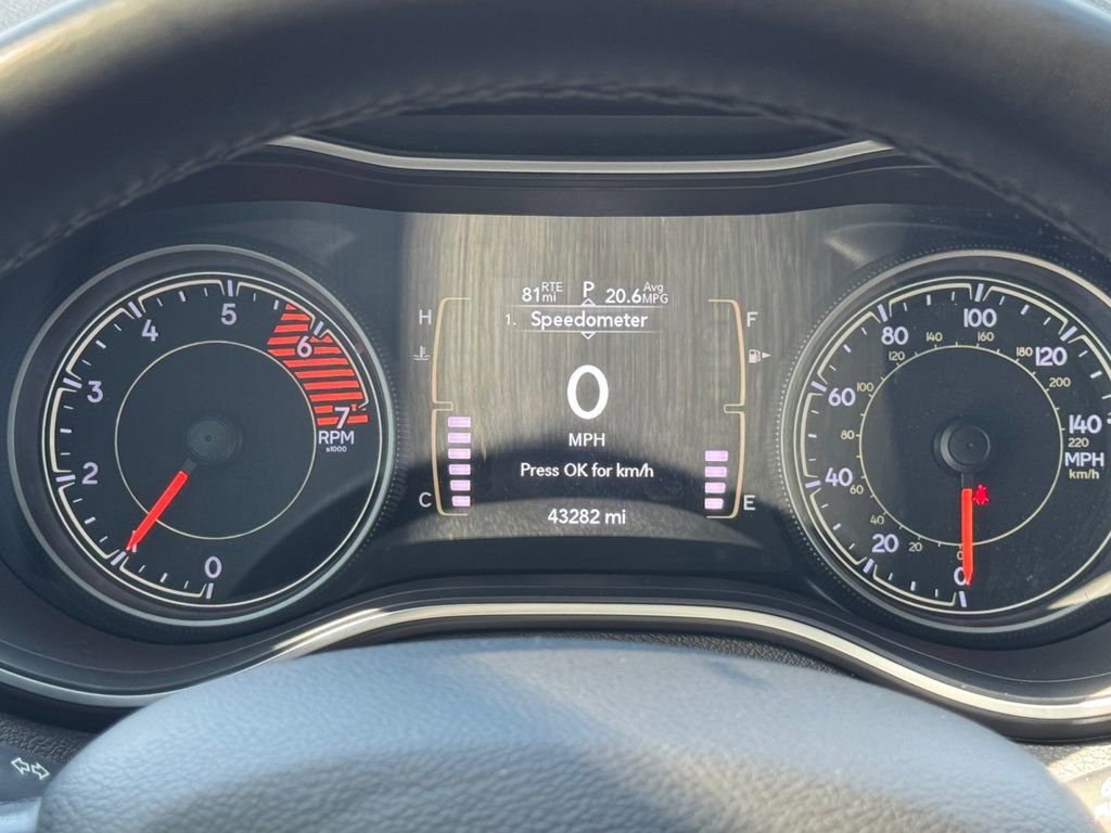 Used 2020 Jeep Cherokee Latitude Plus w/ Comfort/Convenience Group AWD/4WD image 24