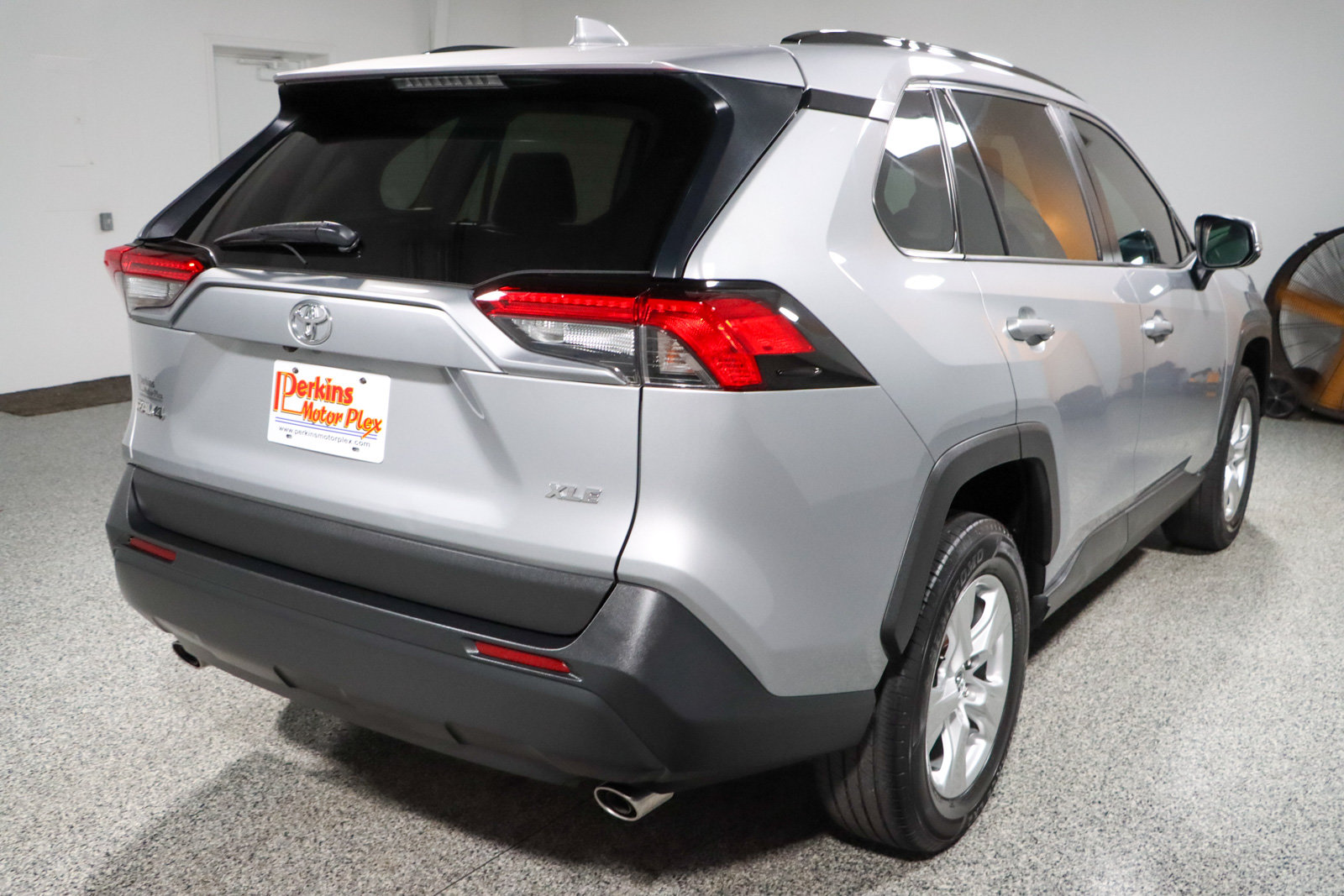 Used 2020 Toyota RAV4 XLE FWD image 7