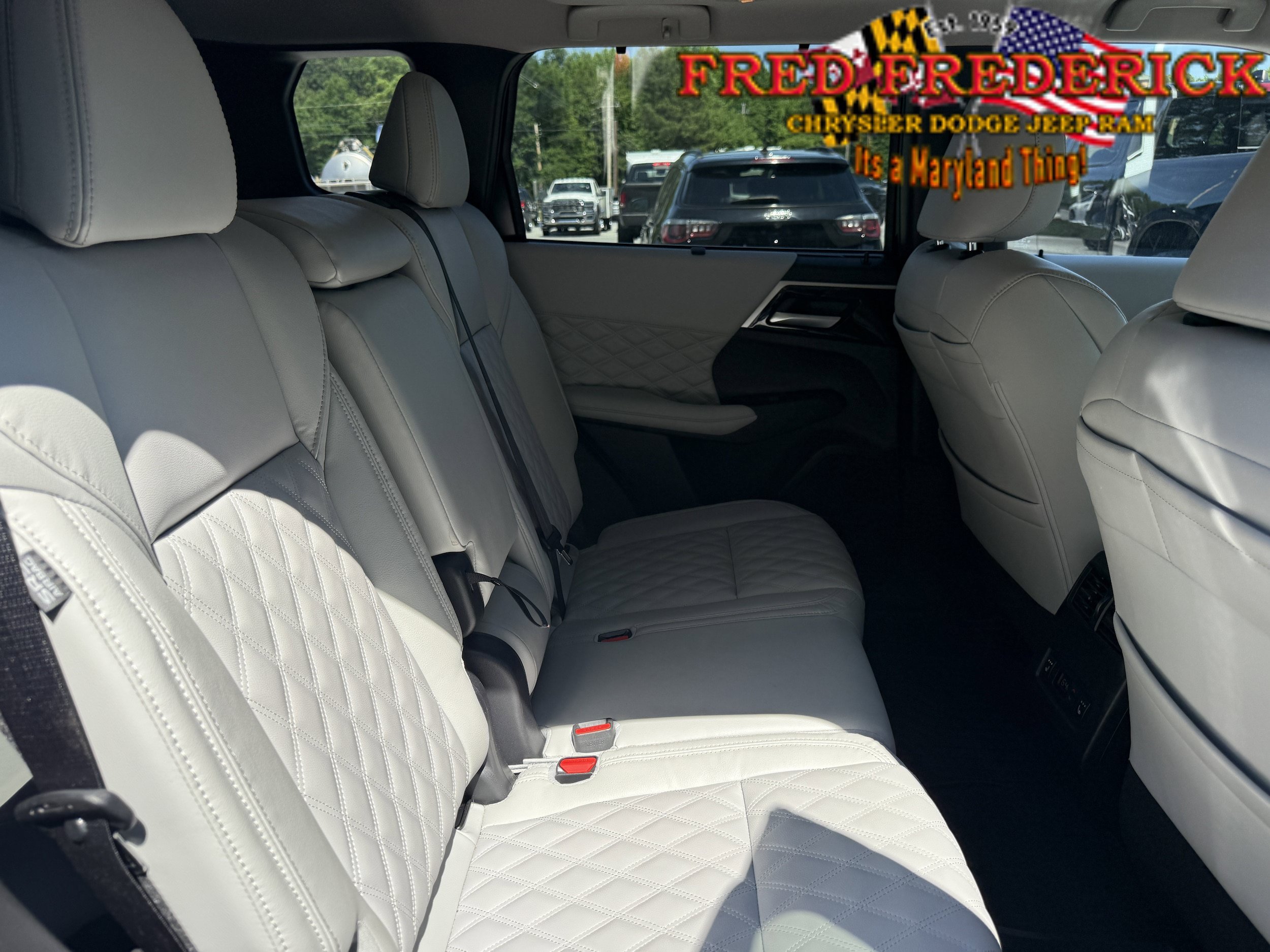 Used 2024 Mitsubishi Outlander SEL AWD/4WD image 18