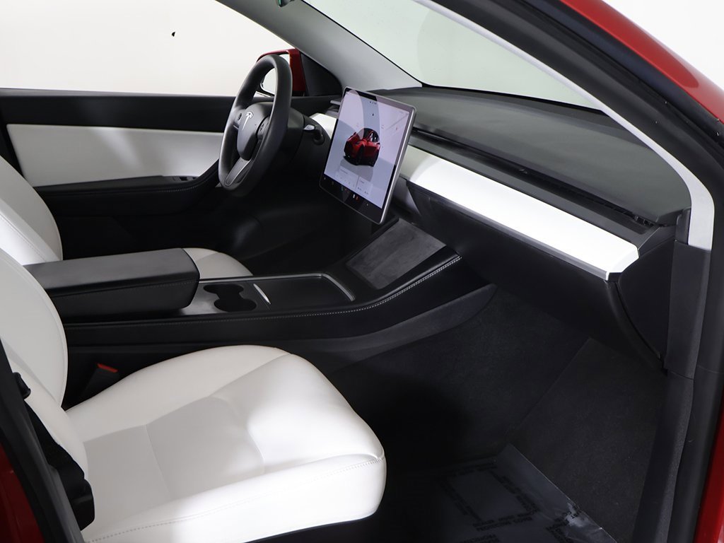 Used 2022 Tesla Model Y Long Range image 25