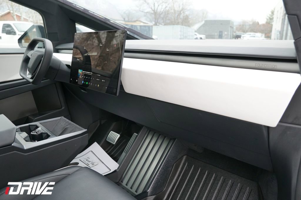 Used 2024 Tesla Cybertruck AWD Crew Cab image 40