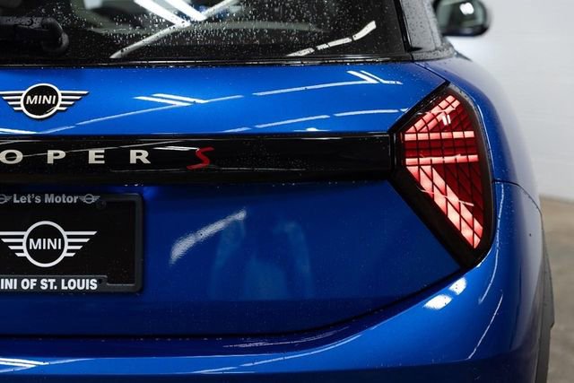 Certified 2025 MINI Cooper S image 11