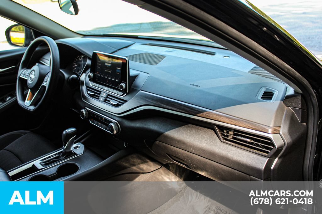 Used 2025 Nissan Altima 2.5 SV FWD image 21