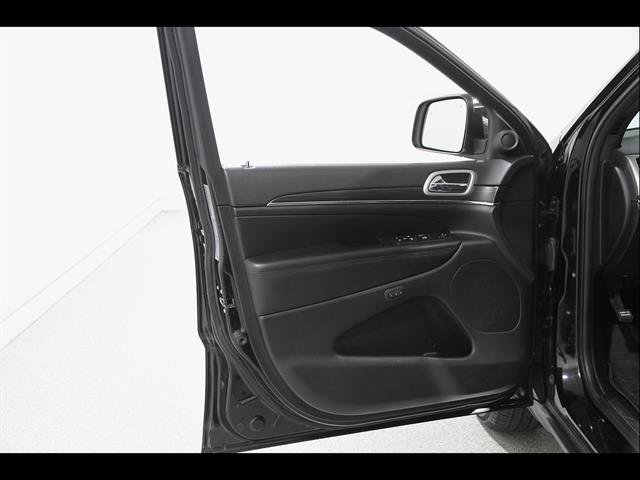 Used 2021 Jeep Grand Cherokee Limited AWD/4WD image 4