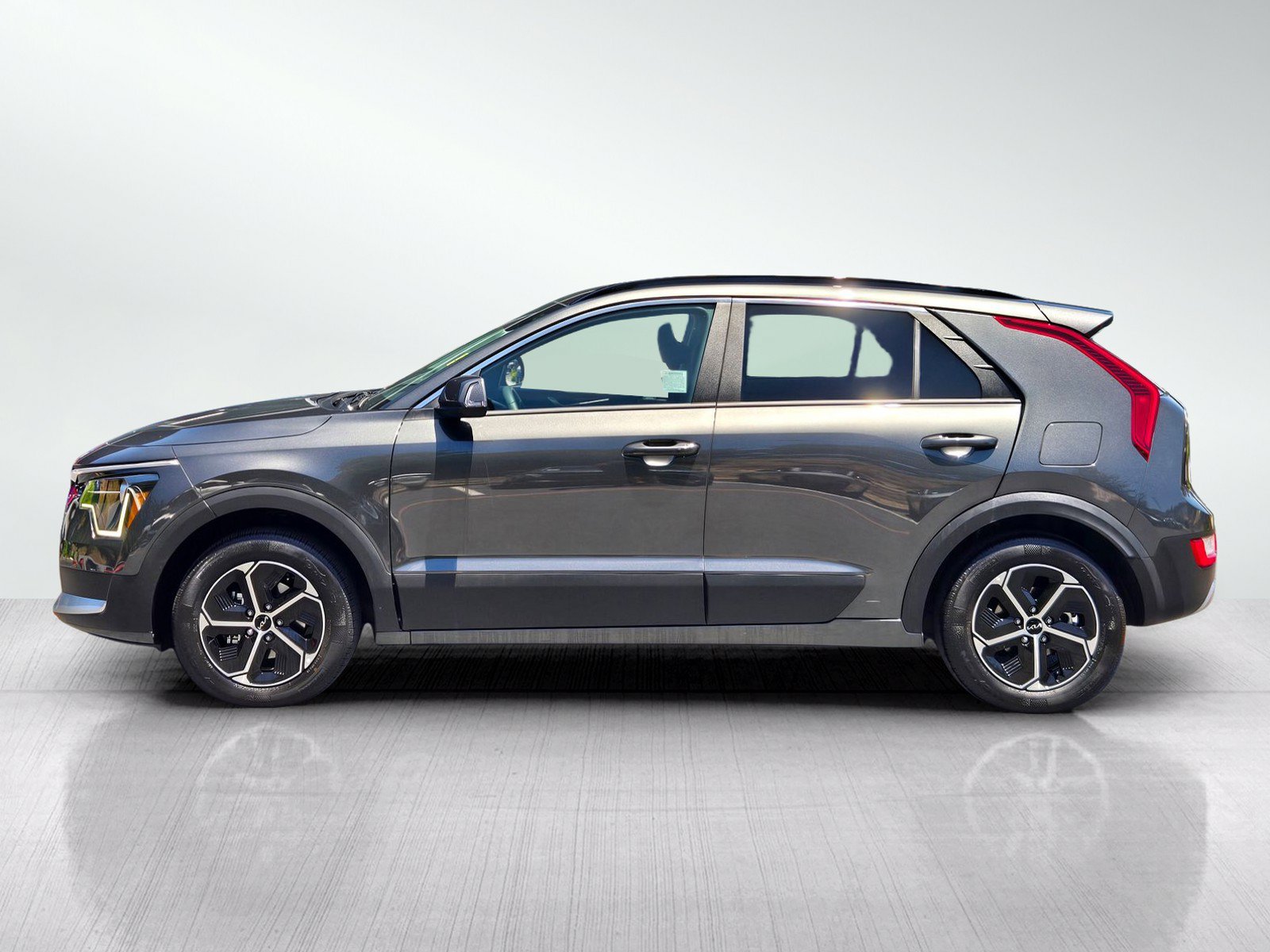 Used 2025 Kia Niro EX FWD image 7