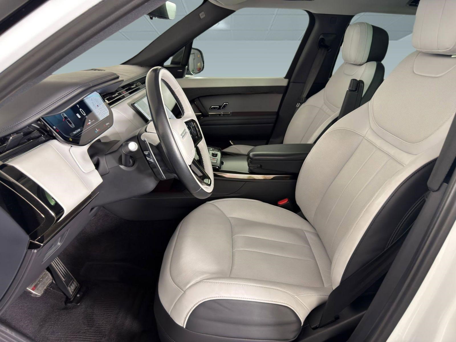 Used 2023 Land Rover Range Rover Sport SE Dynamic image 5