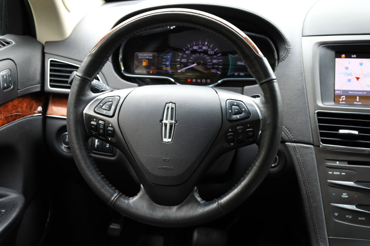 Used 2019 Lincoln MKT AWD image 17